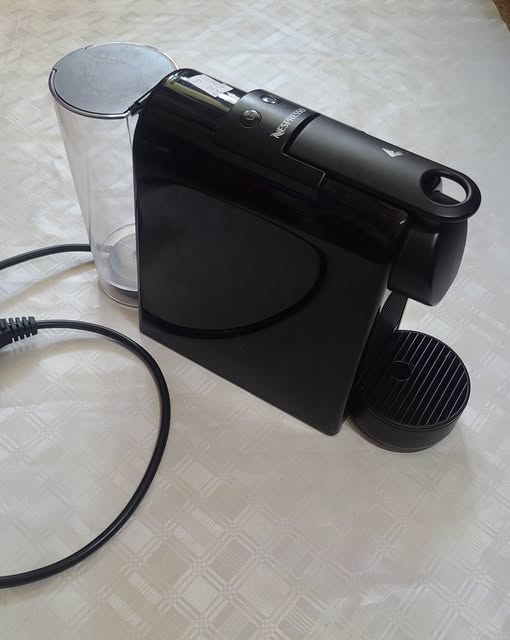 Kávovar na kapsle Nespresso
