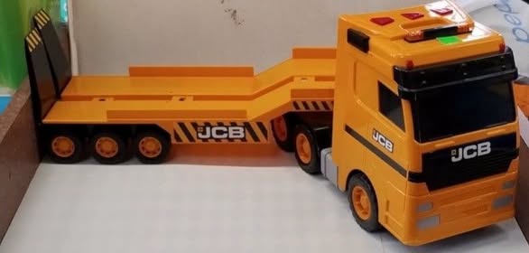 Transportér těžké techniky JCB