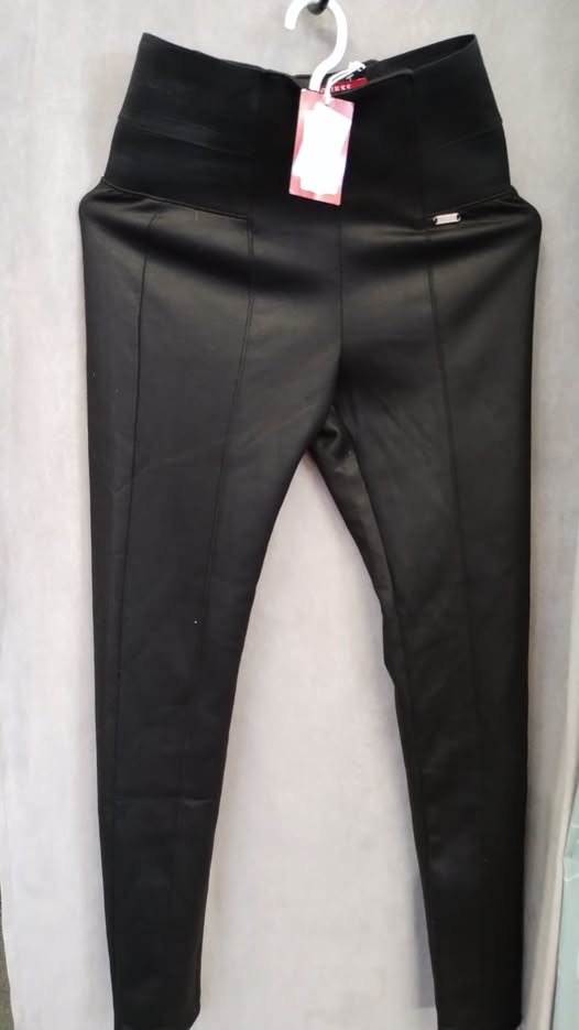 Nové legíny Guess