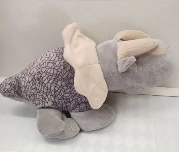 Plyšový dinosaurus