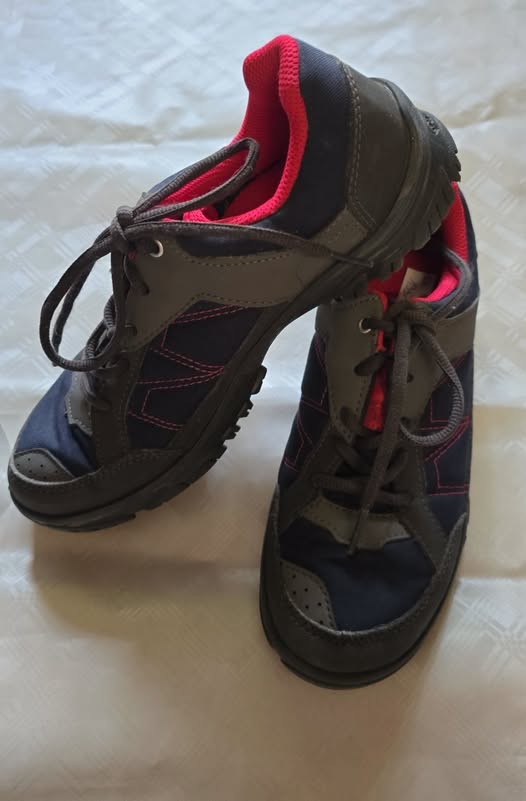 Quechua turistické boty vel.39