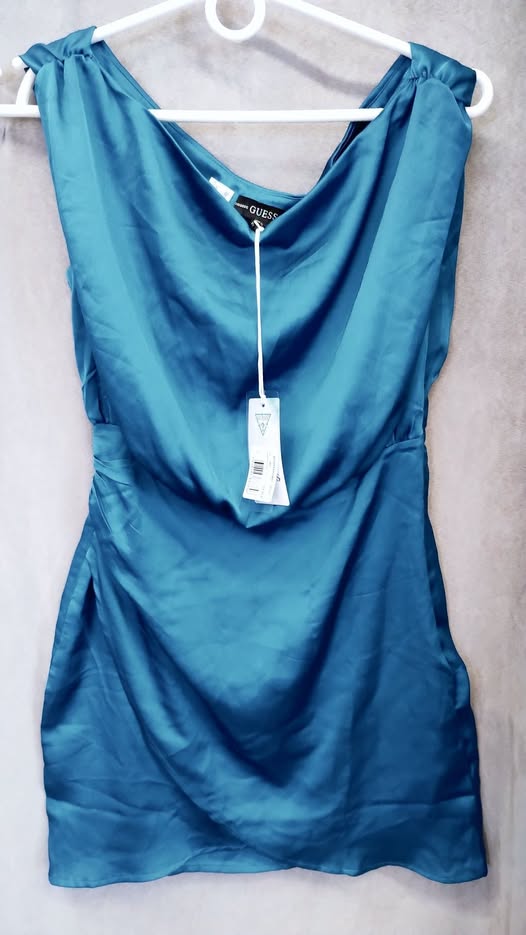 Nové šaty Guess