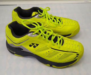 YONEX