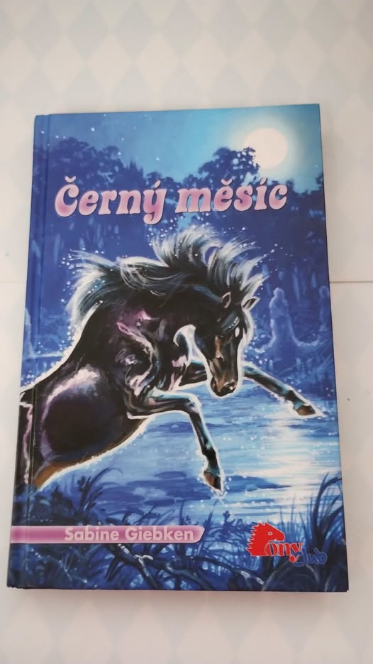 Kniha Černý měsíc